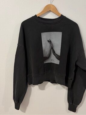 Black Graphic Crewneck Sweatshirt with Minimalist Hand Print